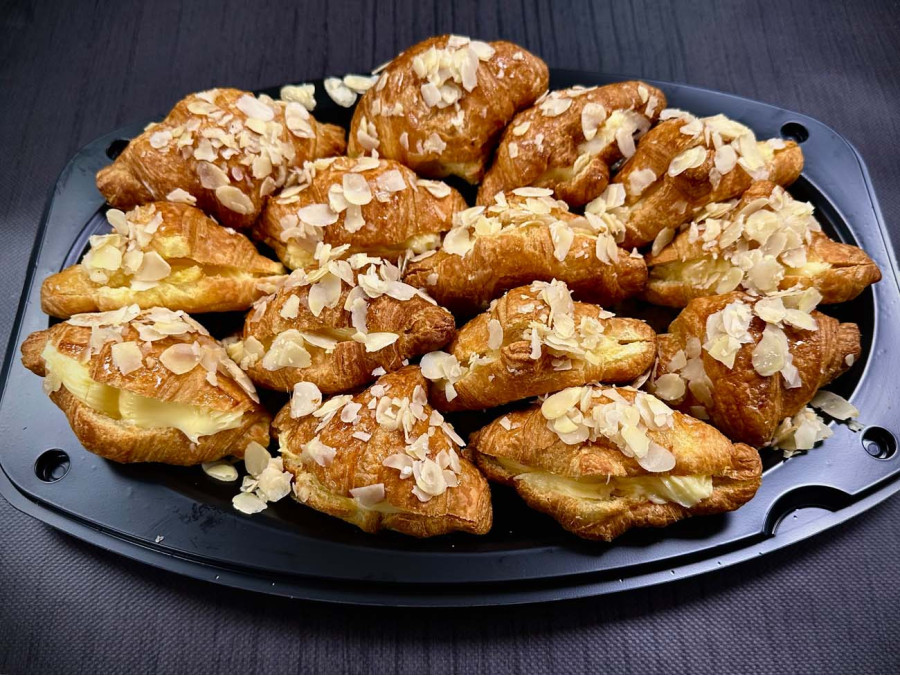 Πιατέλα 15 τμχ μικρά κρουασάν creme patisserie χειροποίητα