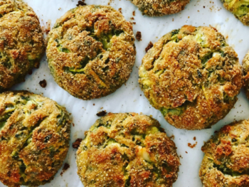 Πιατέλα 30 τμχ vegan κροκέτες με φρέσκα κολοκυθάκια και μυρωδικά Πιατέλα 30 τμχ vegan κροκέτες με φρέσκα κολοκυθάκια και μυρωδικά