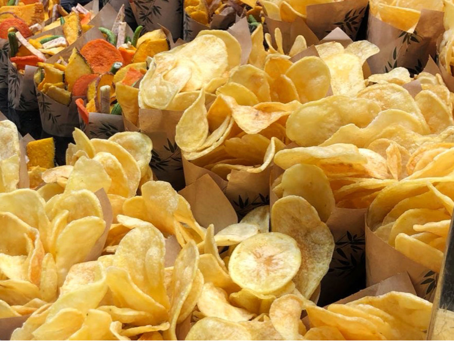 Πιατέλα χειροποίητα chips από φρέσκιες πατάτες 10 ατόμων Πιατέλα χειροποίητα chips από φρέσκιες πατάτες 10 ατόμων