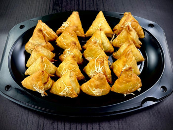 Πιατέλα 20 τμχ Θρακιώτικα τρίγωνα σπανακοτυροπιτάκια