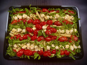 Σαλάτα catering ζυμαρικών Ιταλική caprese bocconcini 10 ατόμων