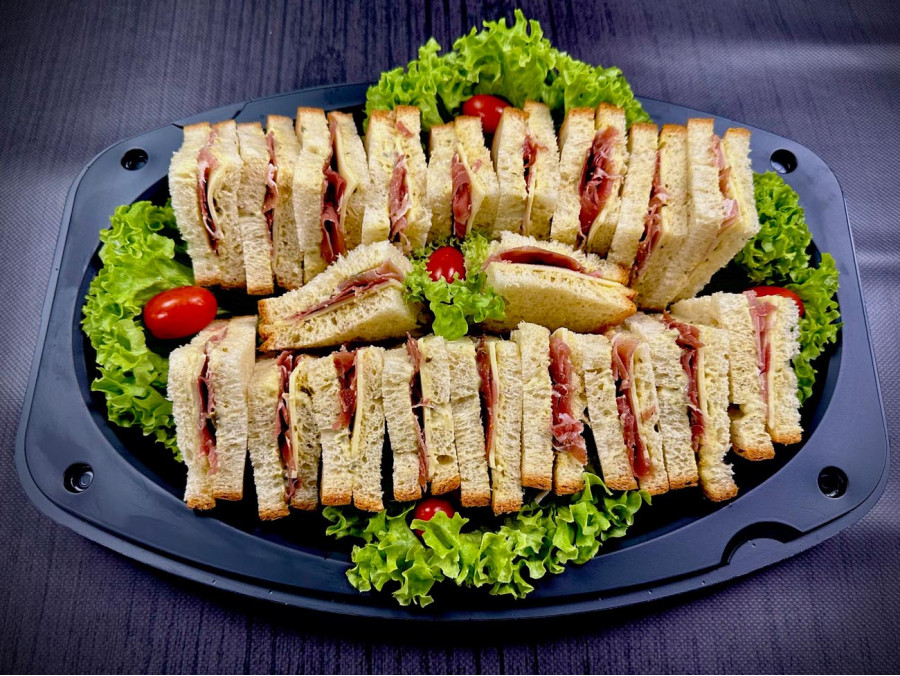 Μπόμπα προσούτο με philadelphia cream cheese και μαρούλι  20 τμχ