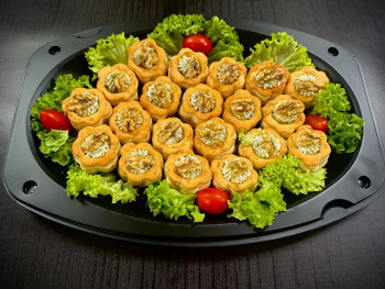 Πιατέλα 20 τμχ καναπεδάκια vol-au-ved μούς ροκφόρ, καρύδια και μέλι   