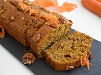 Πιατέλα 20 τμχ μικρά κέικ καρότου με ξηρούς καρπούς  
