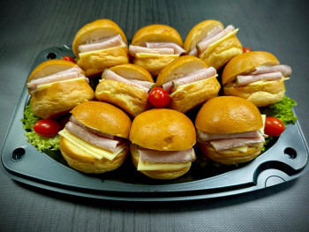 Πιατέλα 10 τμχ μικρά μπριόζ Fouantré χοιρινό ψητό με μυρωδικά - γραβιέρα Κρήτης - honey mustard sauce  