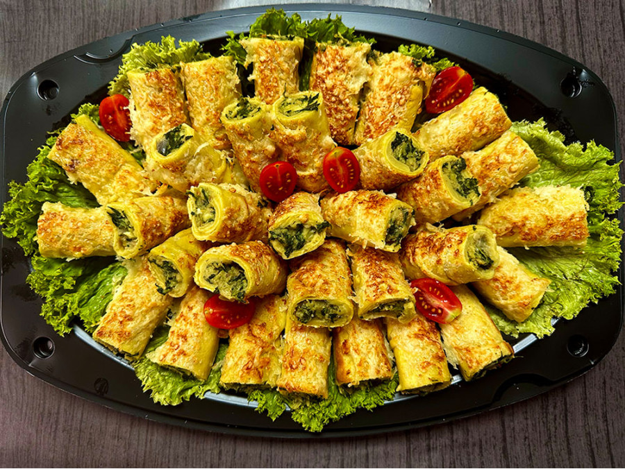 Platter of 20 pcs  small crepes with spinach and cheese