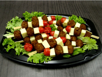 Platter 20 pcs children's skewers with meatball, gouda cheese and cherry tomato