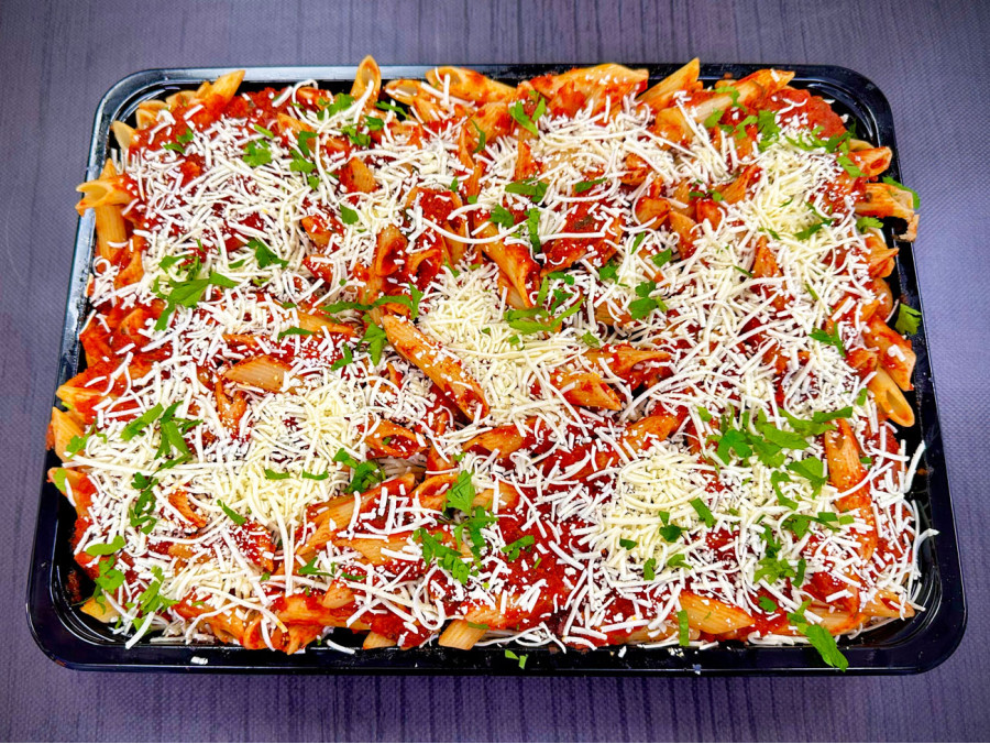 Πένες με σάλτσα ντομάτας και κεφαλοτύρι για 10 άτομα