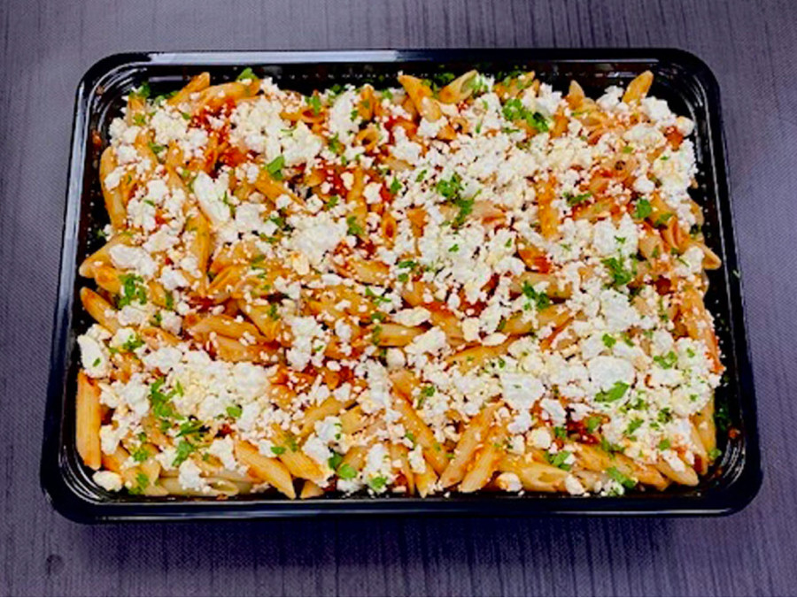 Πένες με σάλτσα ντομάτας και φέτα για 10 άτομα